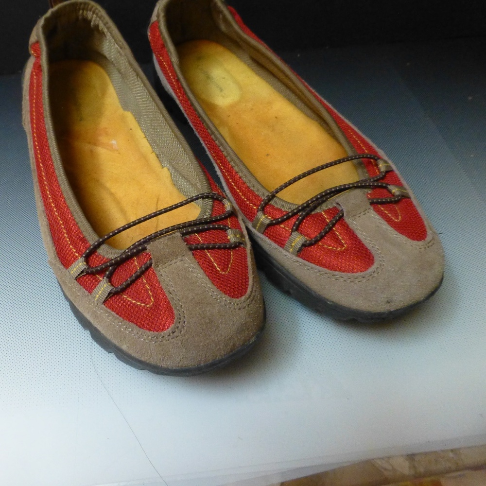 Comfort walking shoes red brown leather flats